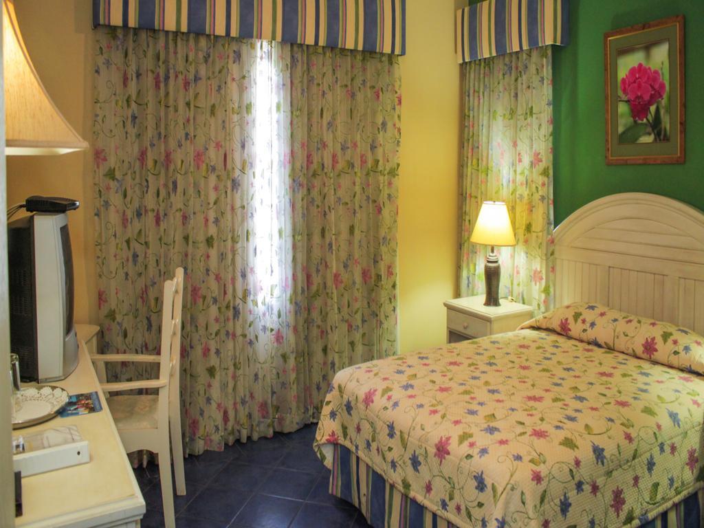 L'Orchidee Boutique Hotel ポートオブスペイン エクステリア 写真
