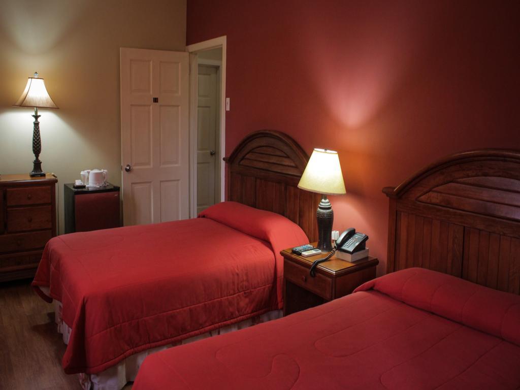 L'Orchidee Boutique Hotel ポートオブスペイン エクステリア 写真