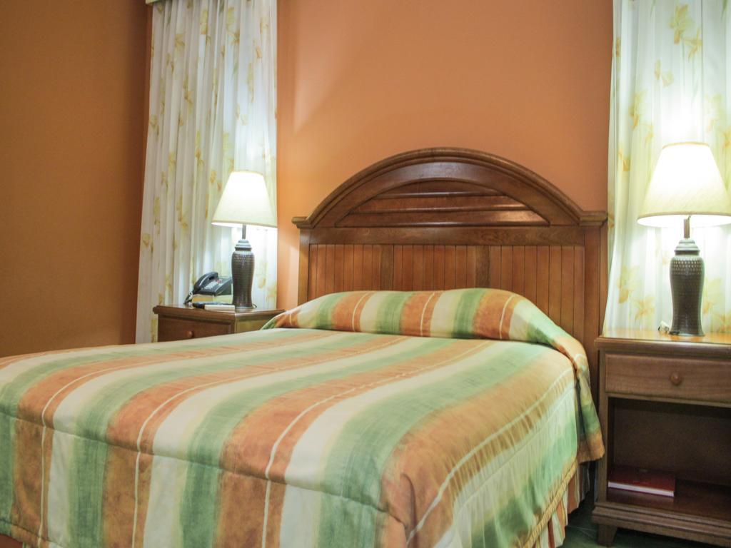 L'Orchidee Boutique Hotel ポートオブスペイン エクステリア 写真