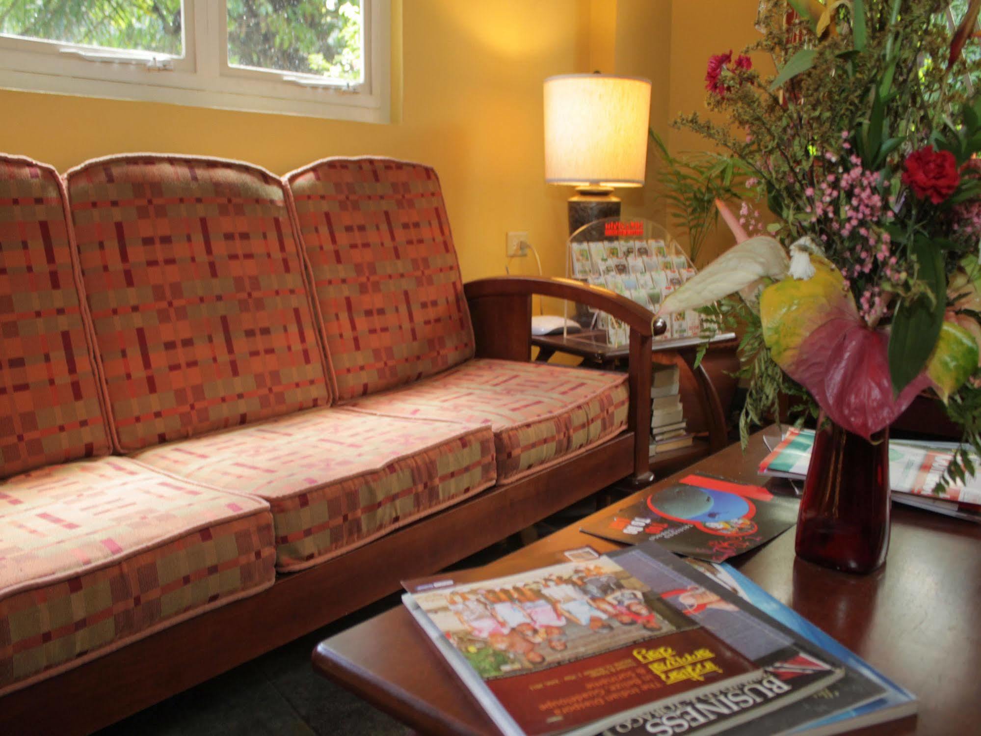 L'Orchidee Boutique Hotel ポートオブスペイン エクステリア 写真